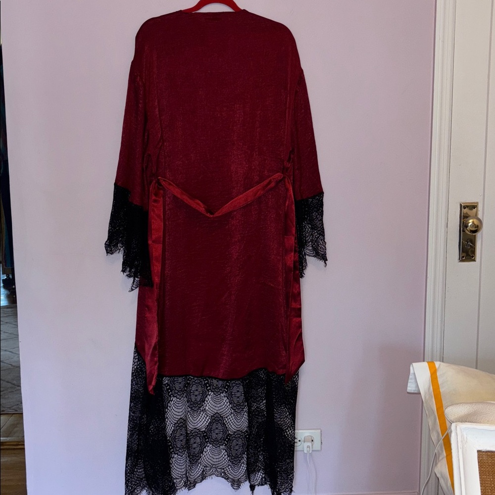 Lumie Elegant Burgundy and Black Lace Robe. Size S